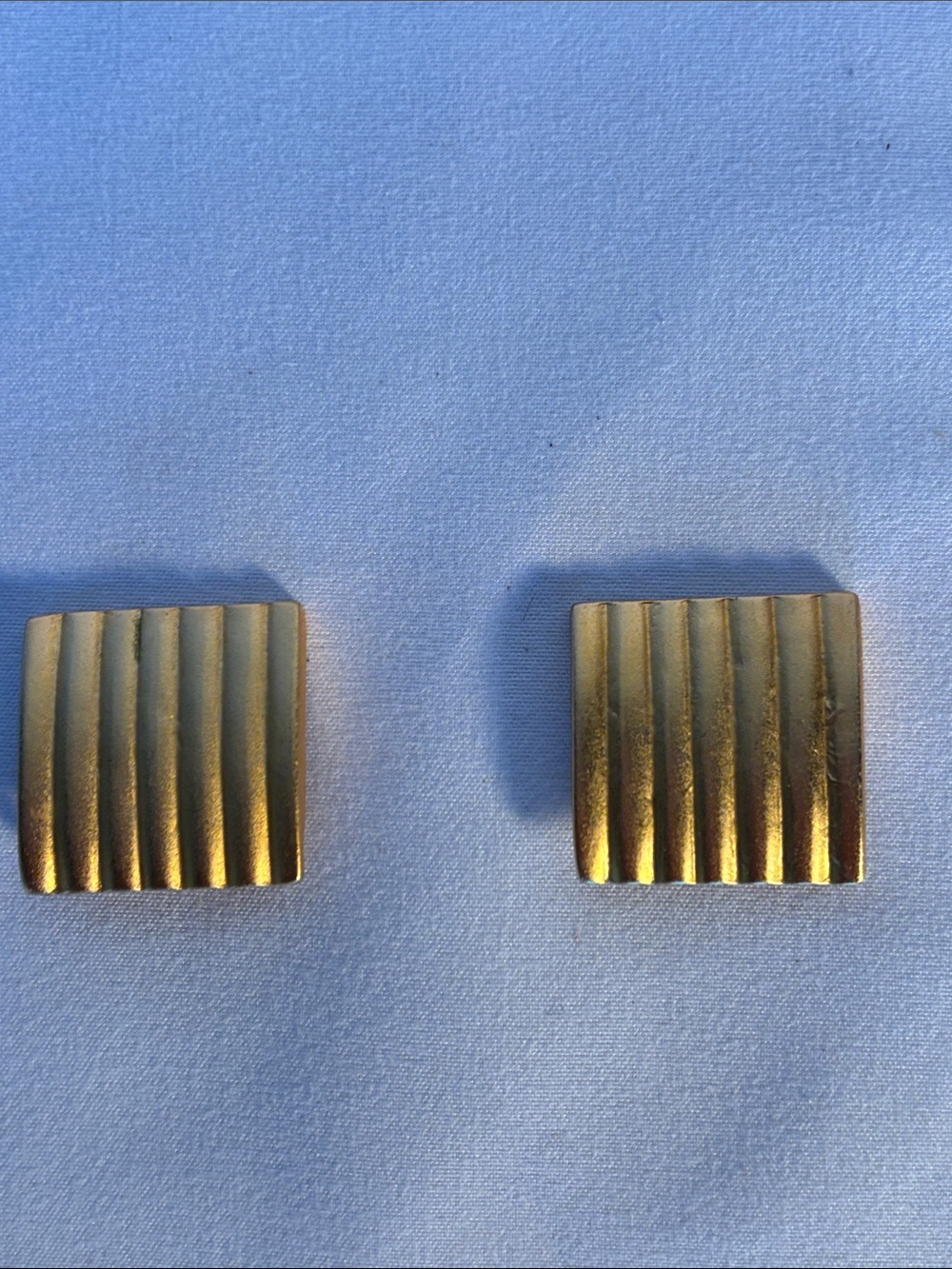 ELEGANT GOLD - TONE RIBBED SQUARE CLIP- ON EARRINGS. - Picture 4 of 6